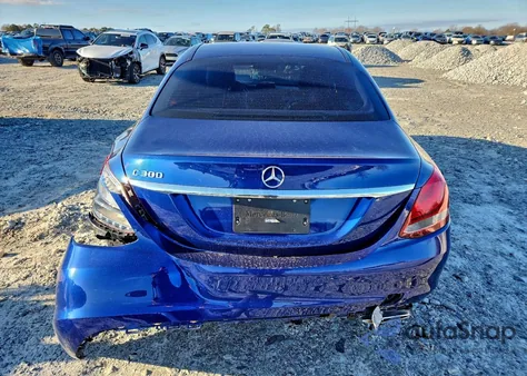 2018 Mercedes-Benz C 300 из США, поврежденный, VIN 55SWF4JB9JU218830